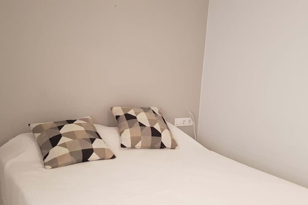 Casa Comoda Y Equipada Para 6 En Centro Pueblo Torroella de Montgrí Esterno foto